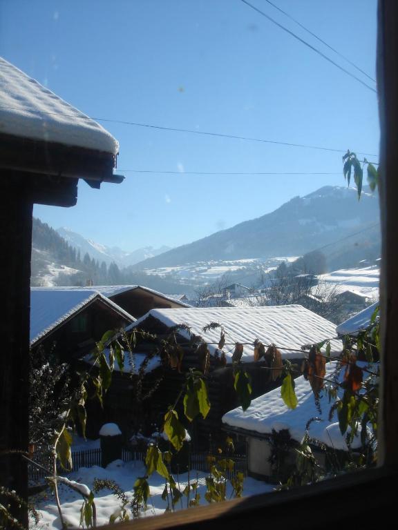 Bnb Hasatrog Jenaz Exterior foto